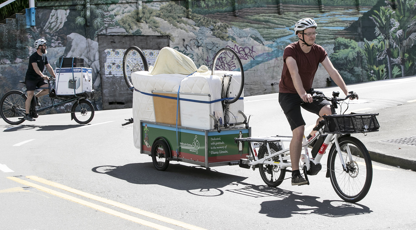 Jonathan Coppard and friends move his entire flat in Wellington, using only cargo bikes.. 